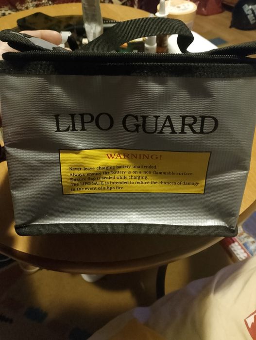 Сумка для безпечного заряду акумуляторів