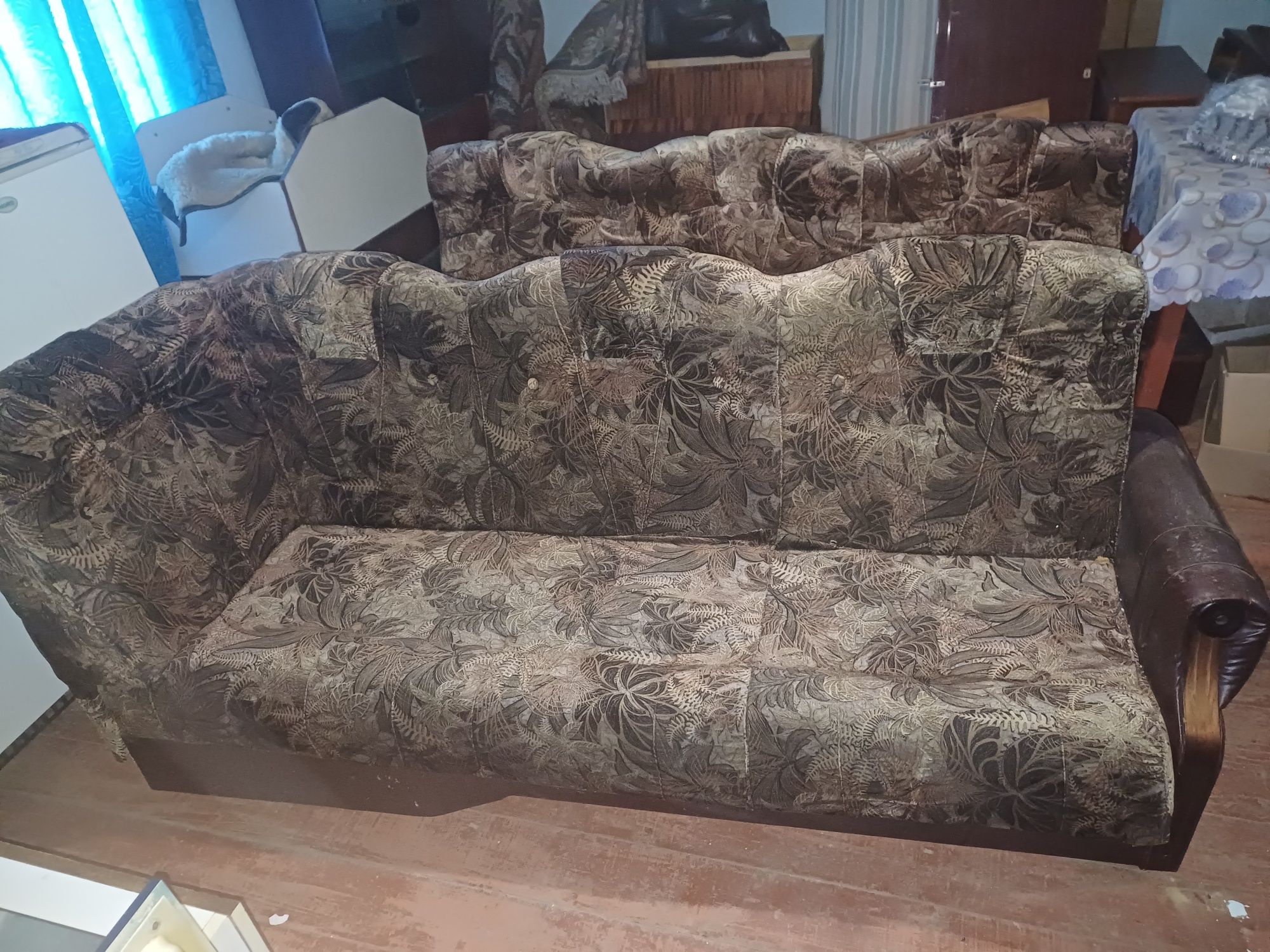 Продається кутовий диван і два крісла