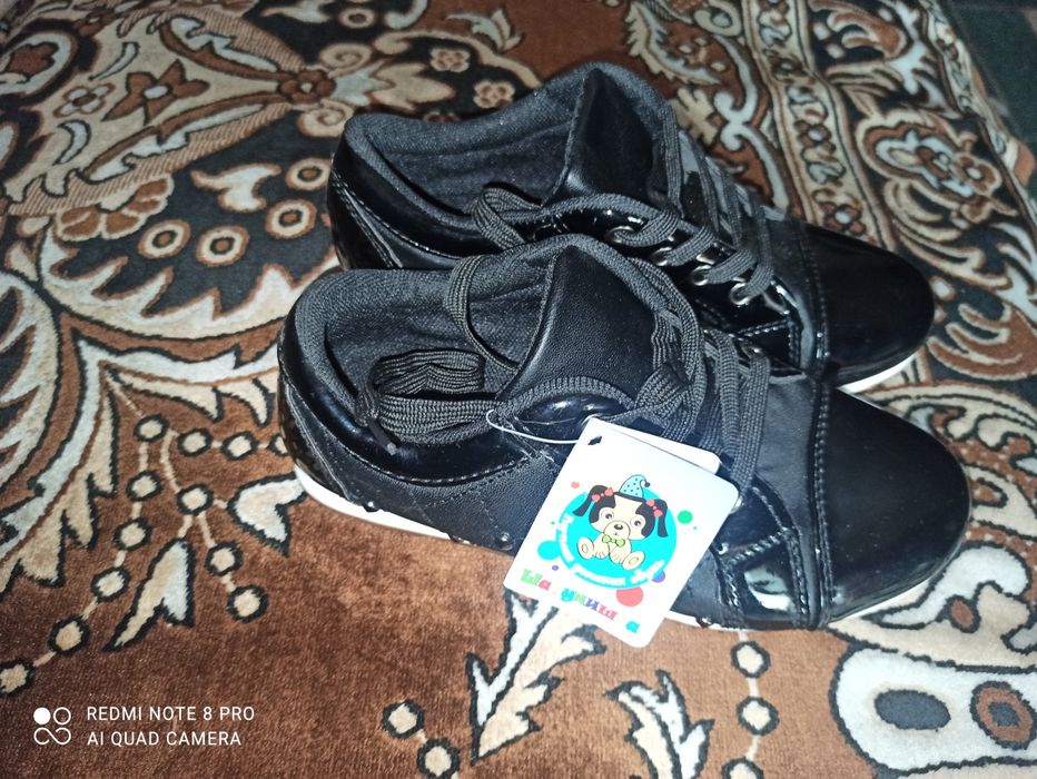 Продам нове взуття для дівчинки 35р.