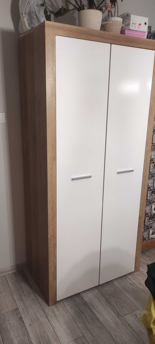 Szafa stojaca dwudrzwiowa doslownie jak nowa;!