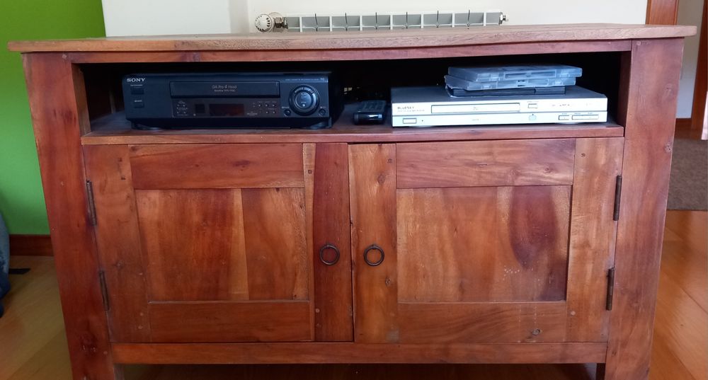 Móvel TV em madeira rústica