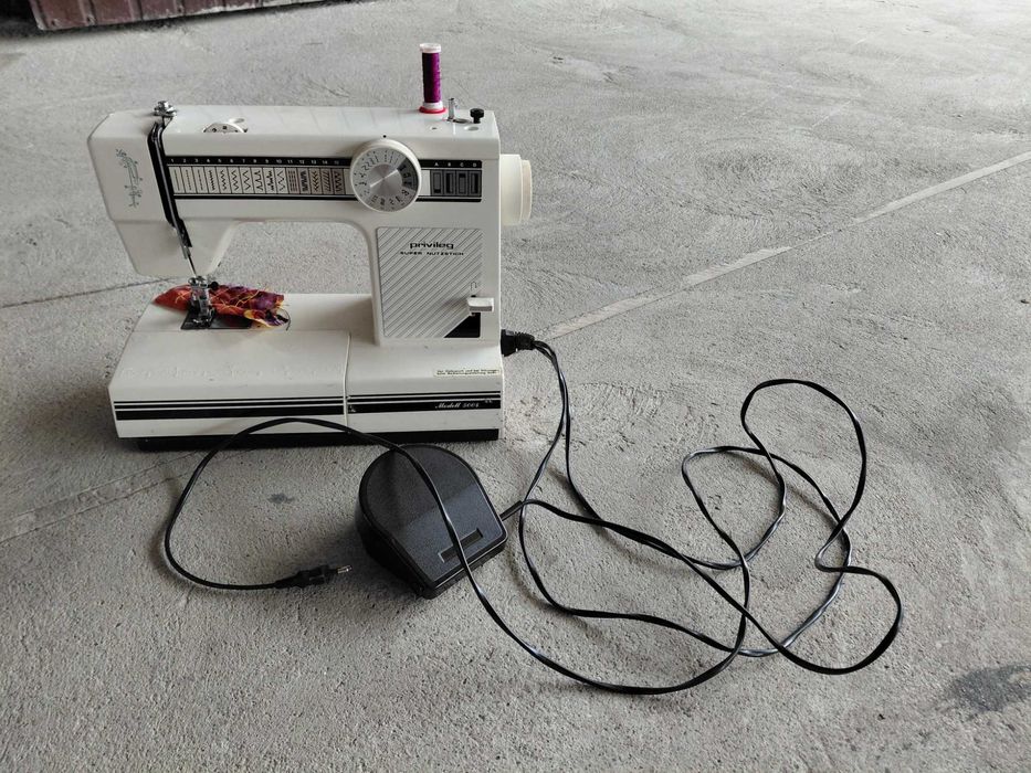 maszyna do szycia   /  896