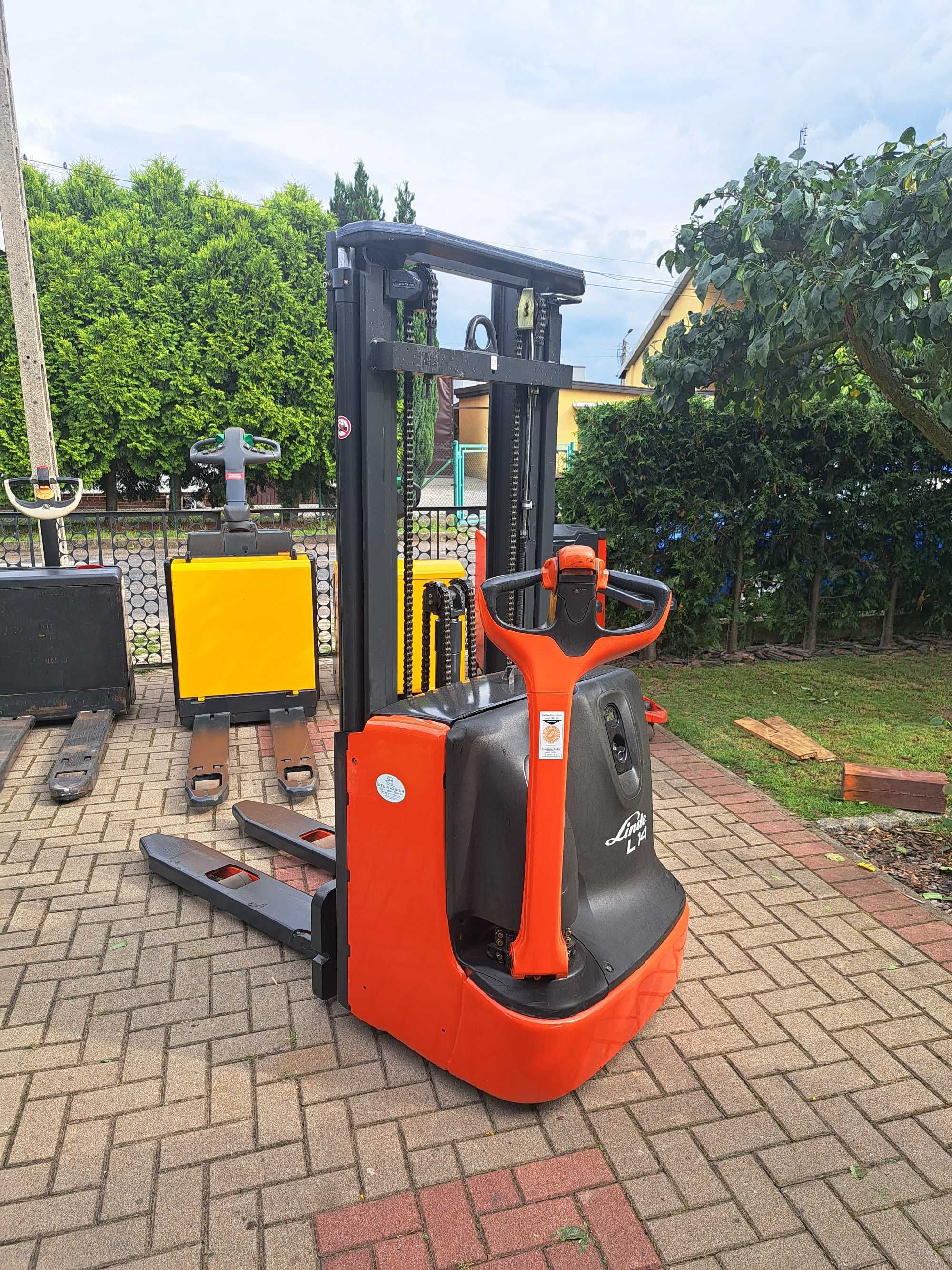 Wózek paletowy masztowy elektryczny LINDE L12, L14 triplex, T16