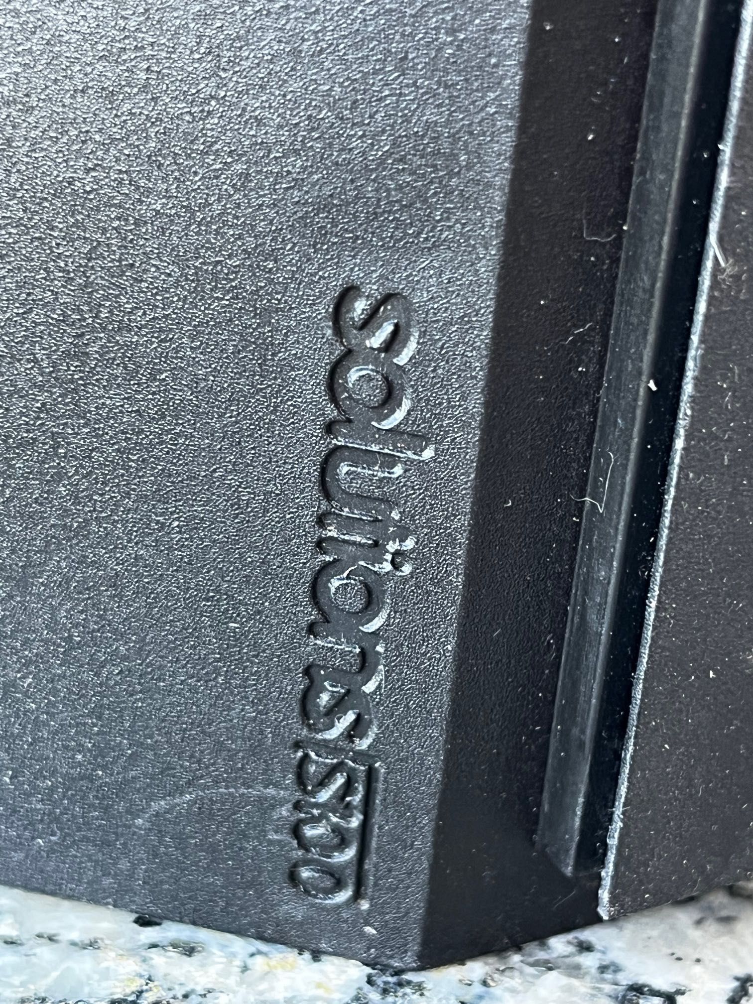 Colunas SOLID Solutions S100 e Tripés ERARD