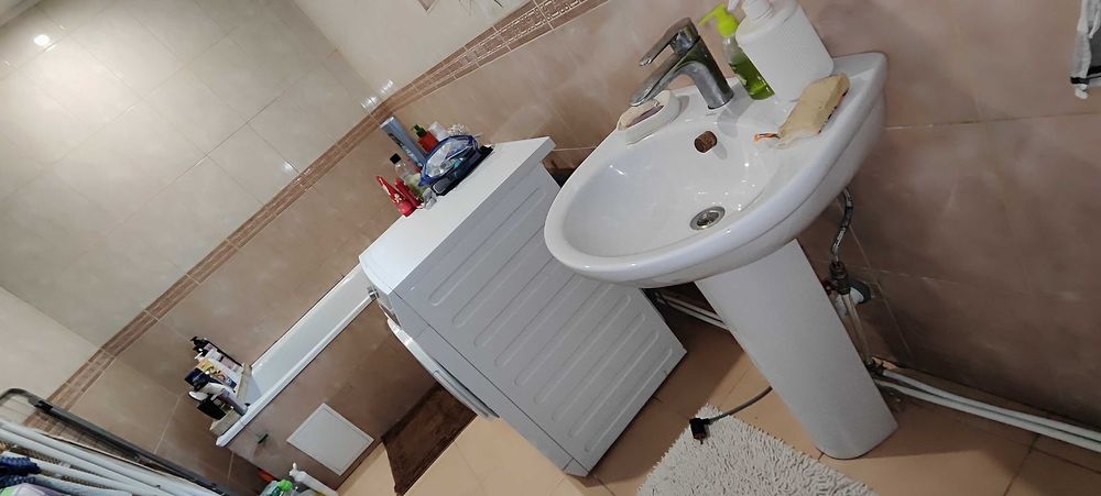 Новий двоповерховий цегляний будинок.4 кімнати.Гараж.10 соток землі