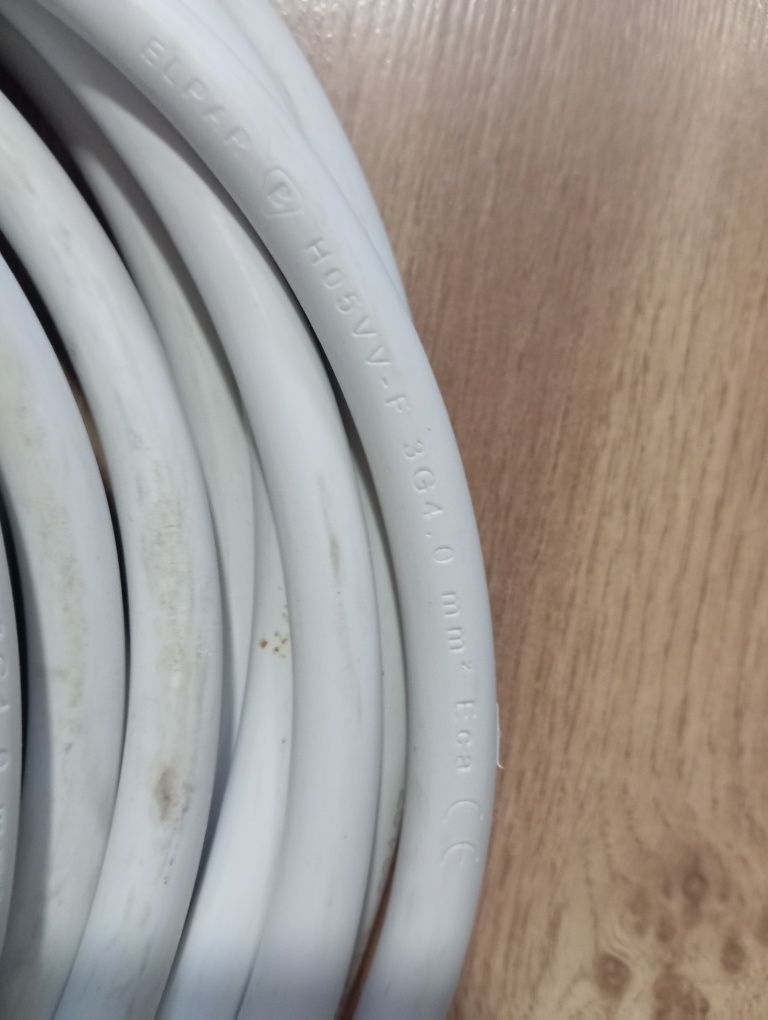 Skrętka UTP kat 5e i przewód 3*4mm