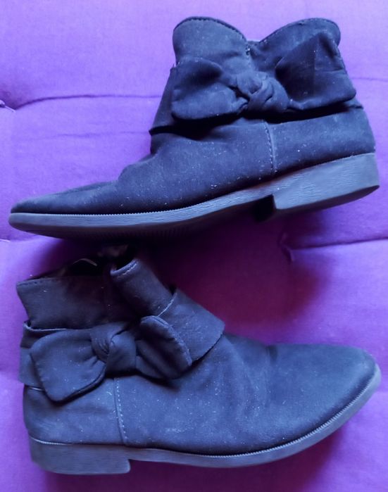 Czarne krotkie botki zamszowe dziewczece 26 H&M