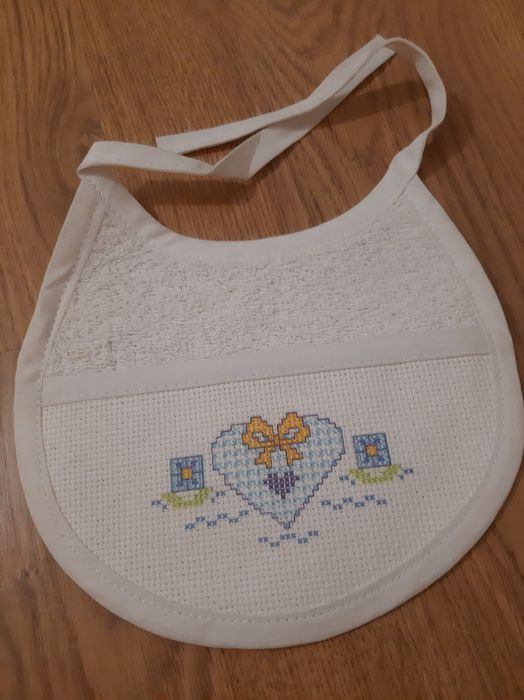 Bordar ponto cruz (pano cozinha, babete, bolsas e aplicações)