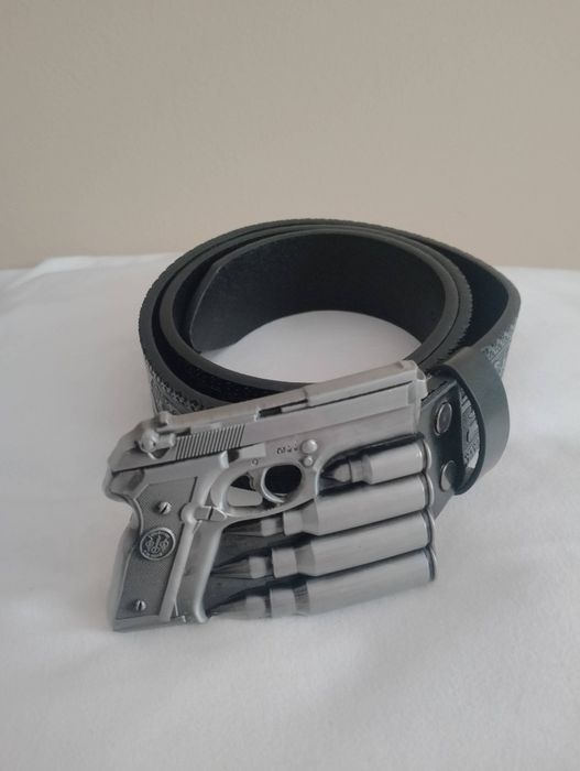 Męski czarny pasek do spodni z ozdobną klamrą