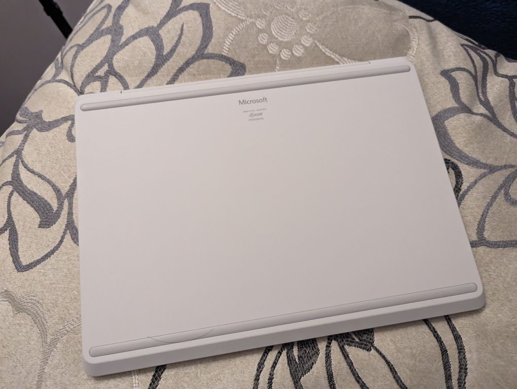 Microsoft Surface Laptop Go i5-1035g1 4/64gb новий