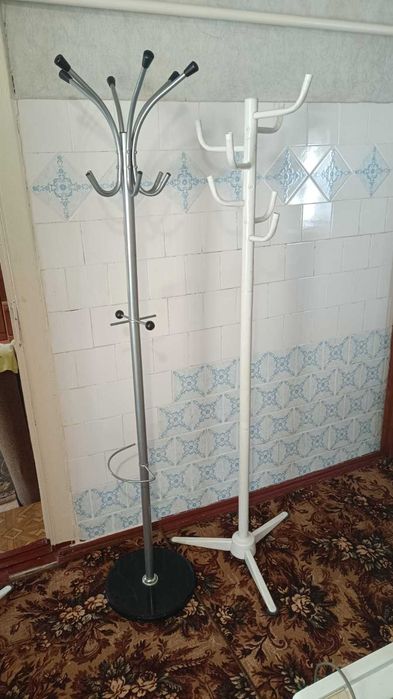 Стійка вішалка для одягу