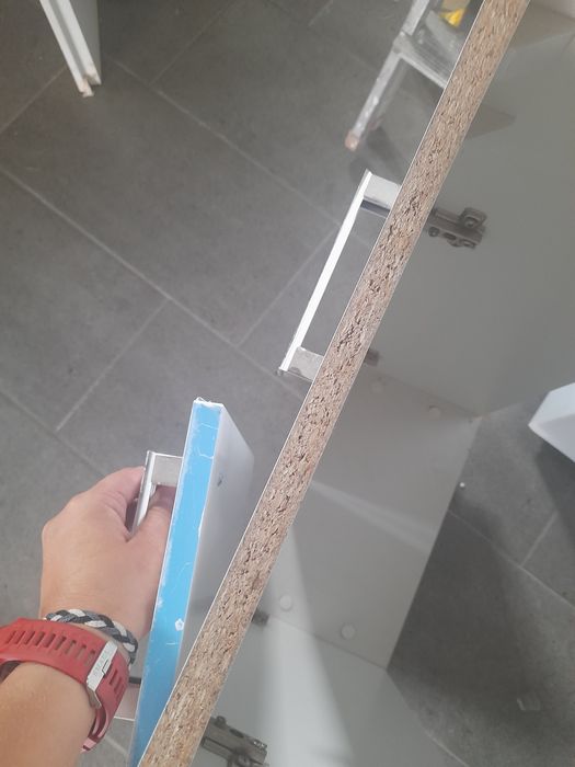 Nowa szafka łazienkowa z umywalką