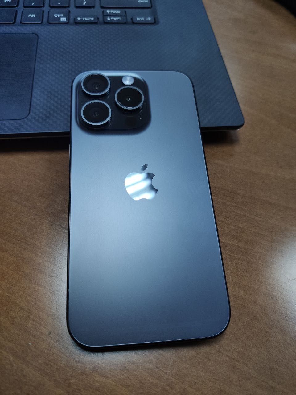 iPhone 15 pro 256 neverlocked black titanium