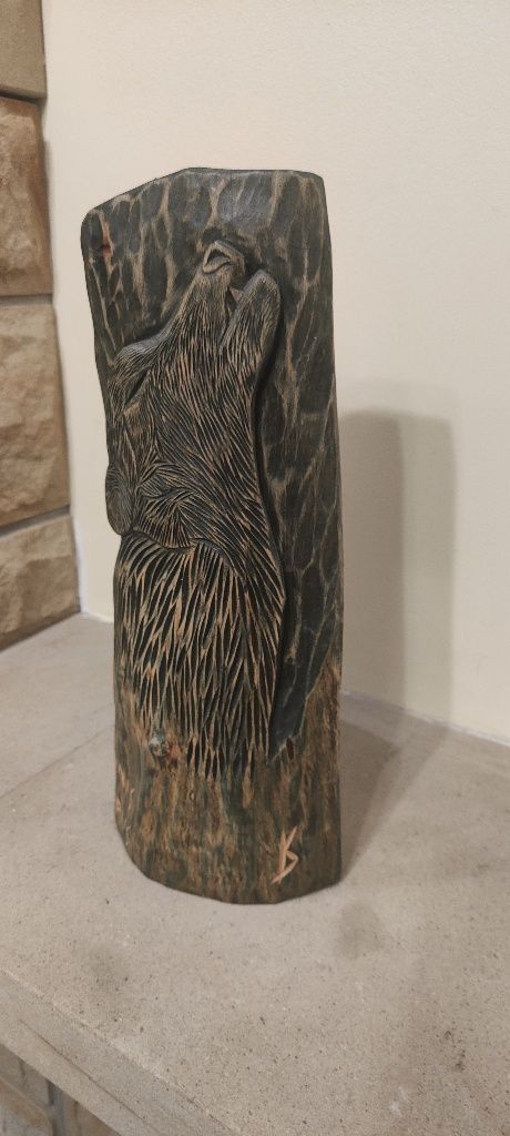 Rzeźba drewniana Wilk