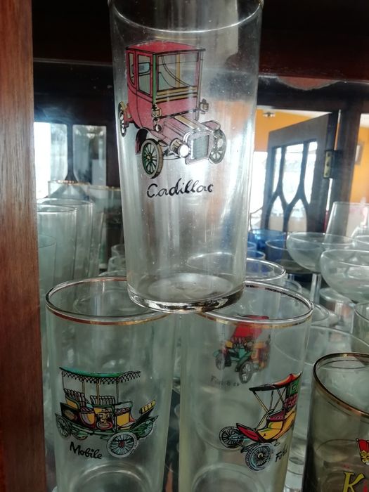 4 Copos antigos com calhanbeque