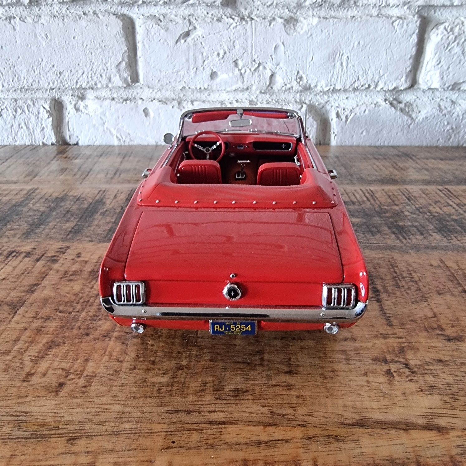 Ford Mustang 64 Precision 100 1:18