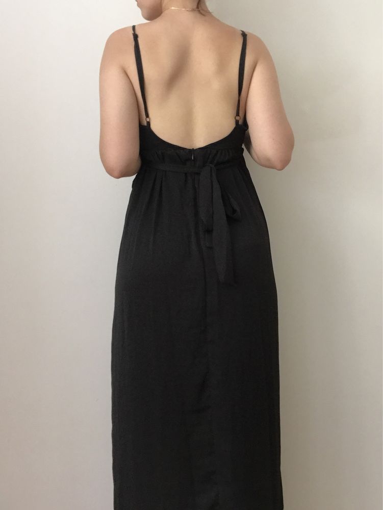 Czarna wieczorowa sukienka elegancka balowa studniówka Missguided