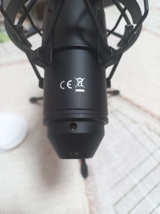 Продам студийный микрофон tascam tm-80 black