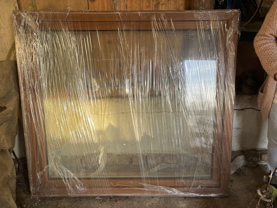 Okno pcv złoty orzech z zewnątrz a z środka białe