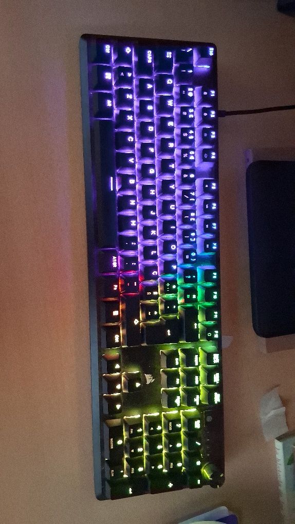 Teclado Corsair K70