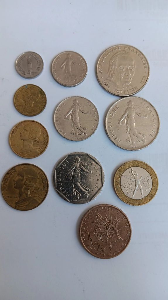 11 Moedas de francos franceses, diversas.