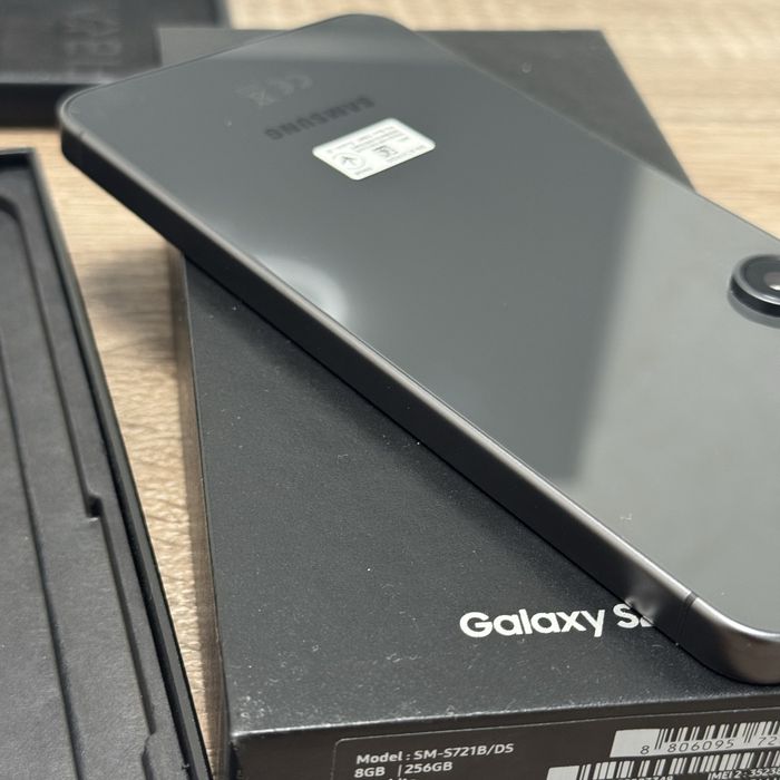 Samsung S24 FE 8/256 Новый На гарантии