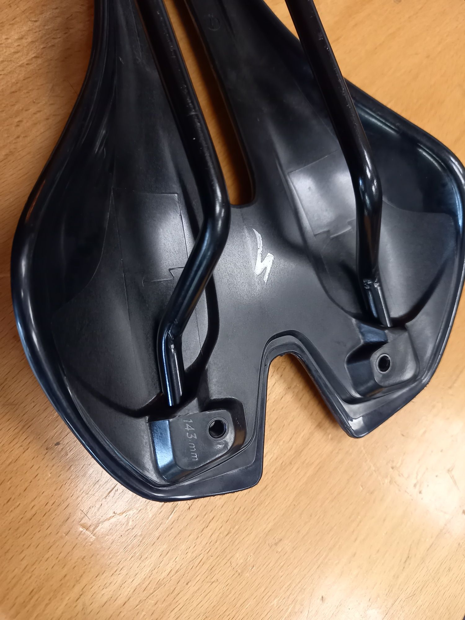 Siodełko Specialized Toupe Cro-mo 143mm  z nowego roweru!
