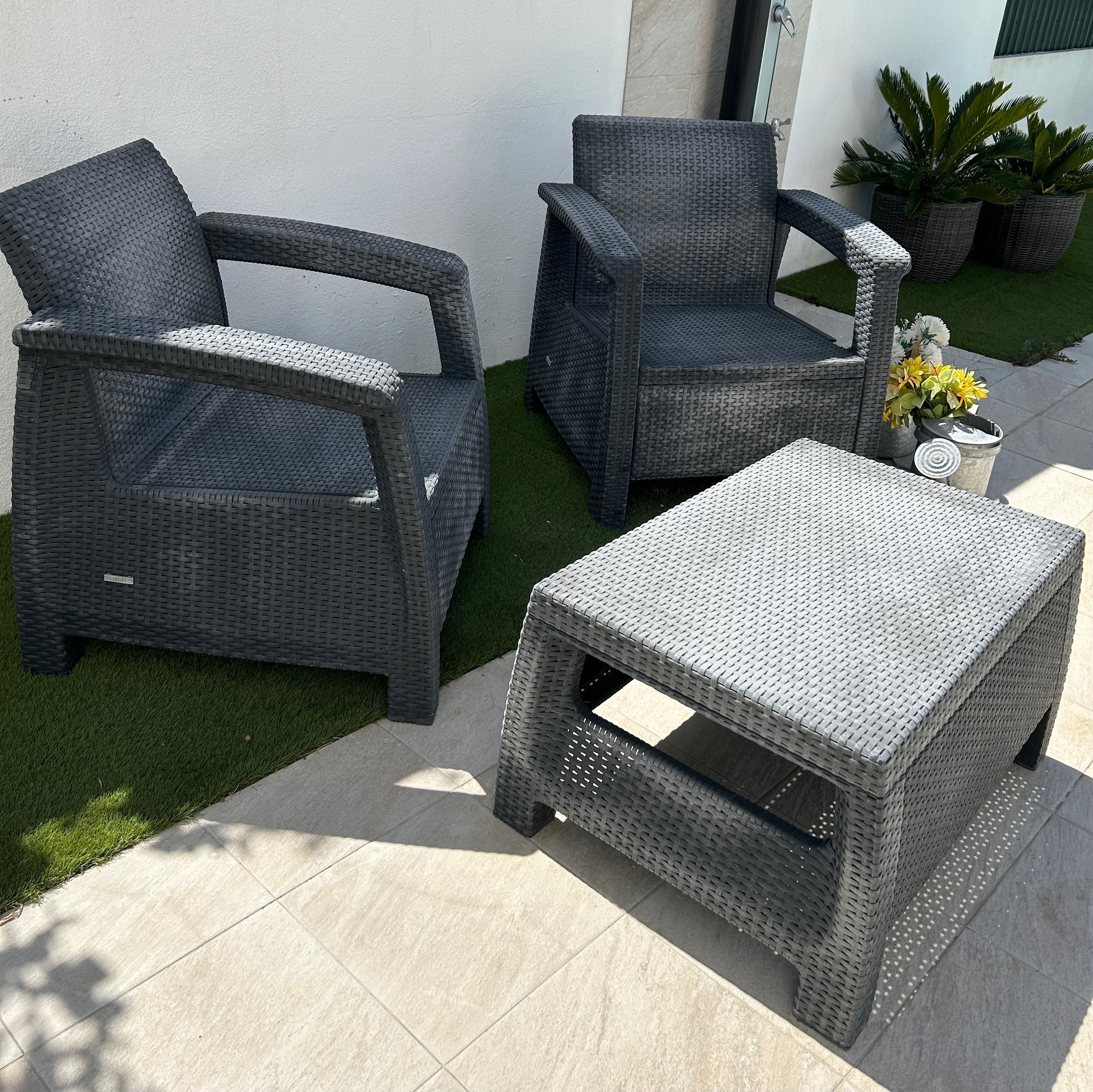 Conjunto Sofás com Mesa - Exterior
