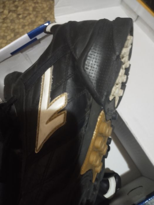 Сороконіжки взуття для футболу