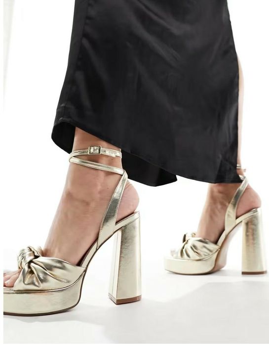 Złote obcasy r. 43/44 duże