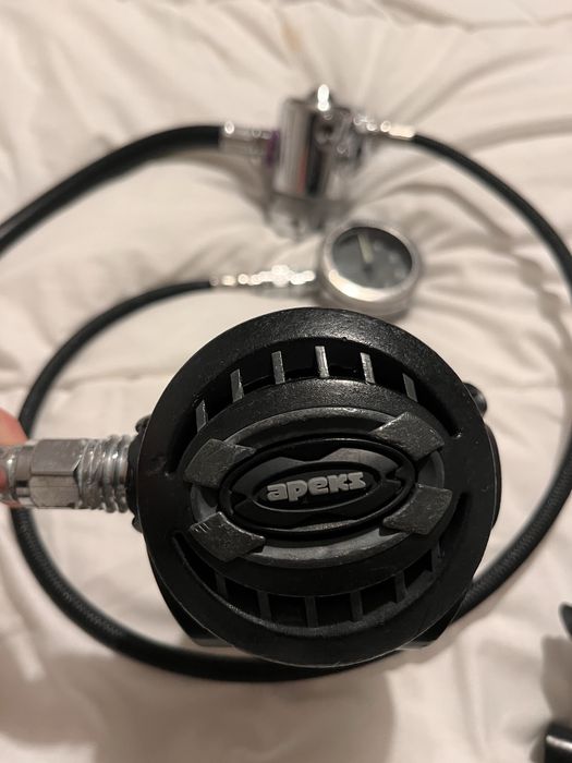 2 reguladores, 1 andar e manómetro apeks