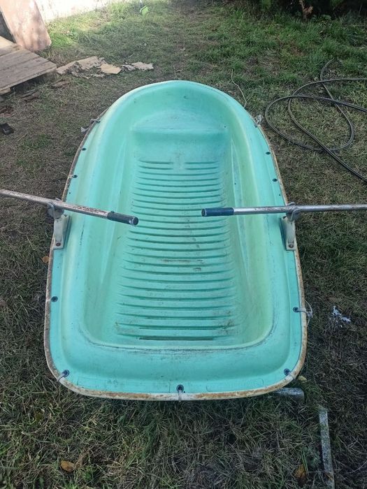 Продам лодку пластиковую