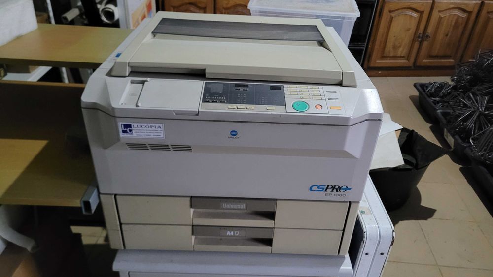 Foto copiadora minolta CSPRO EP 1080 a trabalhar