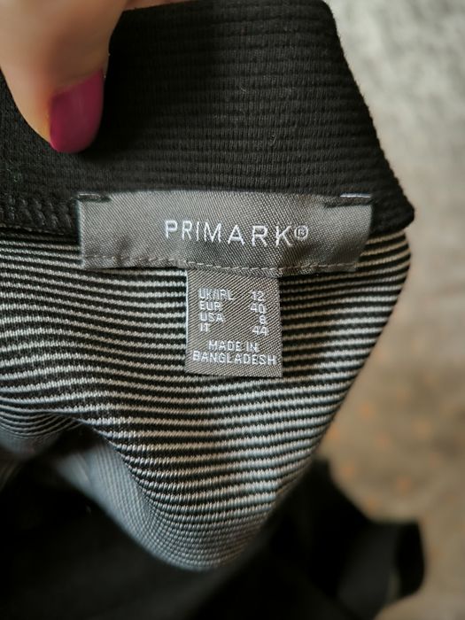 Saias pelo joelho justas ao corpo