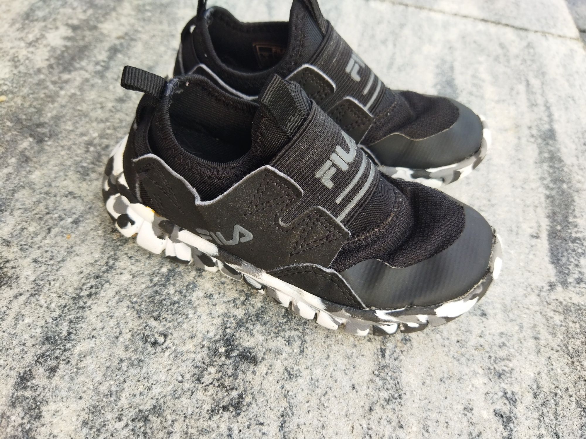 Buty adidasy wsuwane Fila