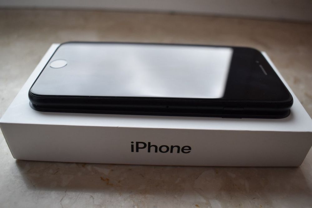 Iphone SE 2020, stan bardzo dobry, Gratis