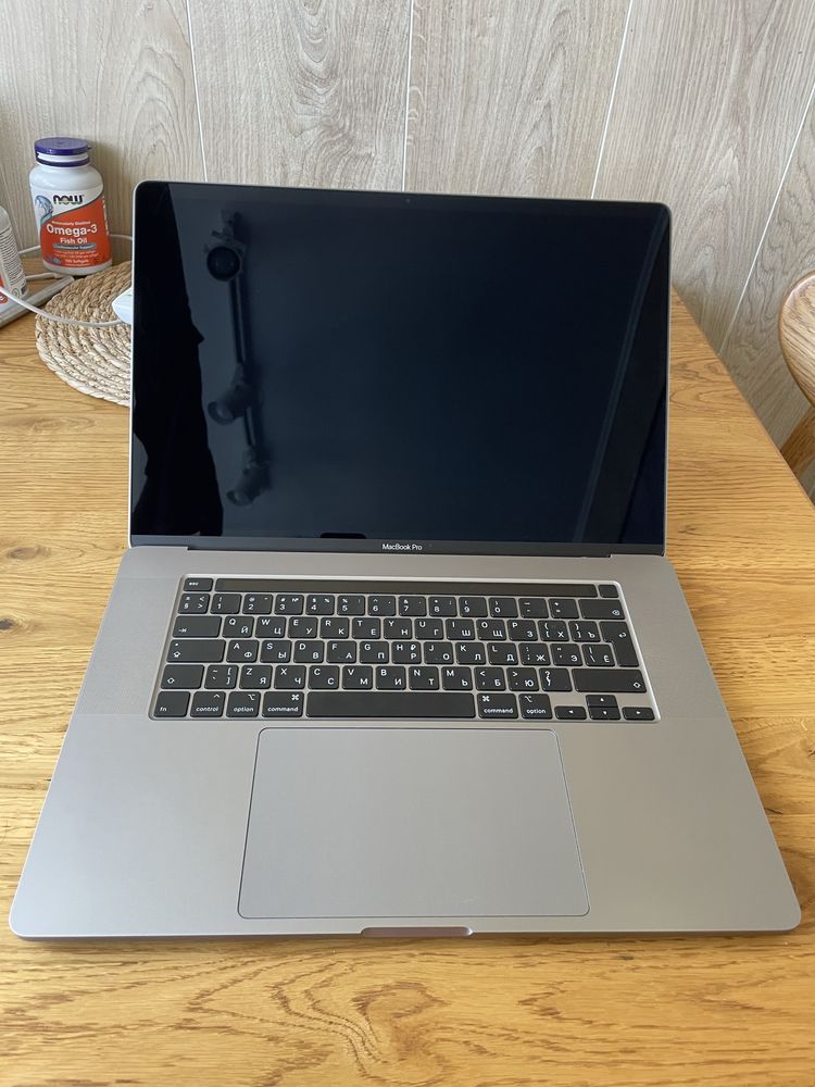 Macbook pro 16 2019 i7 32gb ram 1t ssd 5500m custom