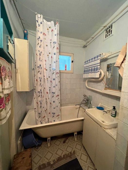 2к, Виставка , середній поверх, косметика