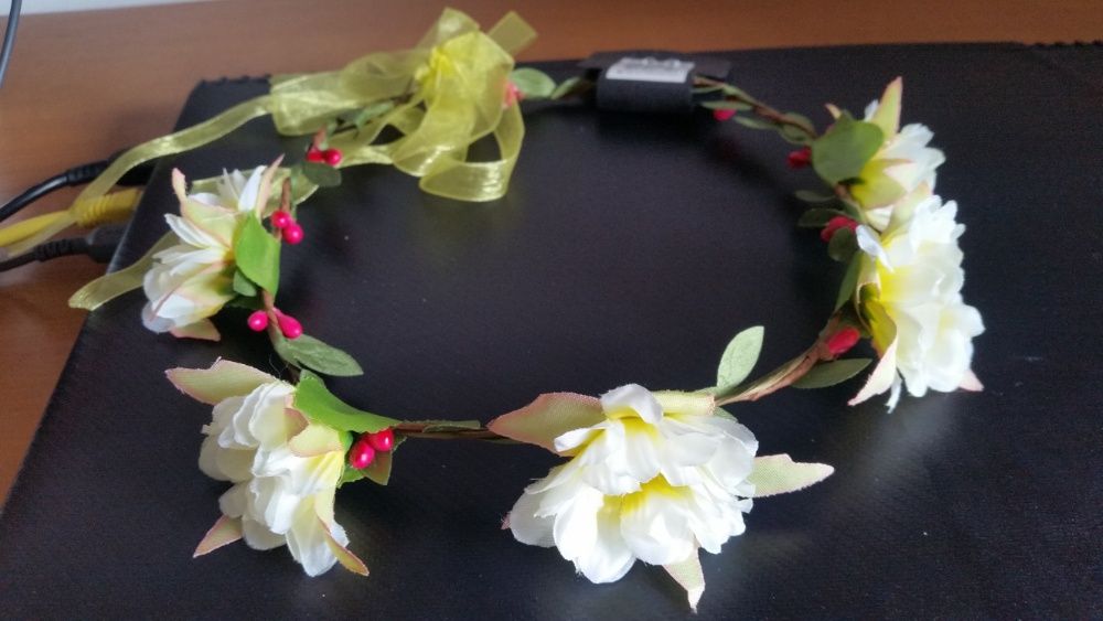 Coroa flores brancas