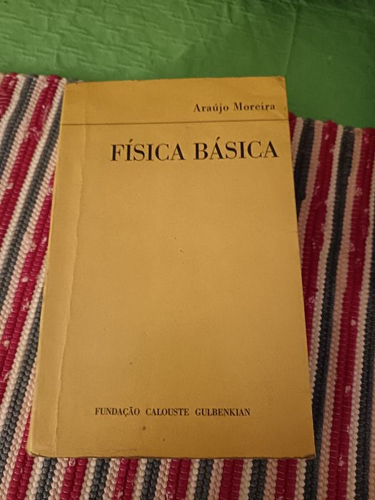Livro "Física Básica" de Araújo Moreira