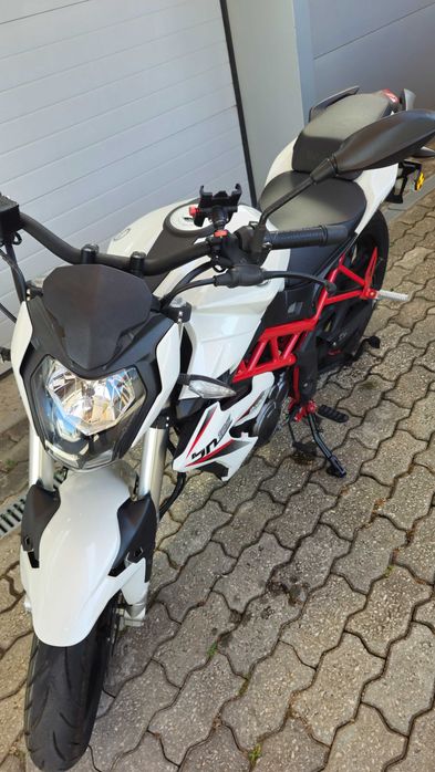 Mota Benelli BN 125 poucos km's