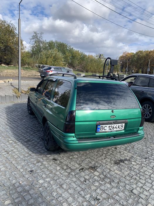 продаж Форд Ескорт