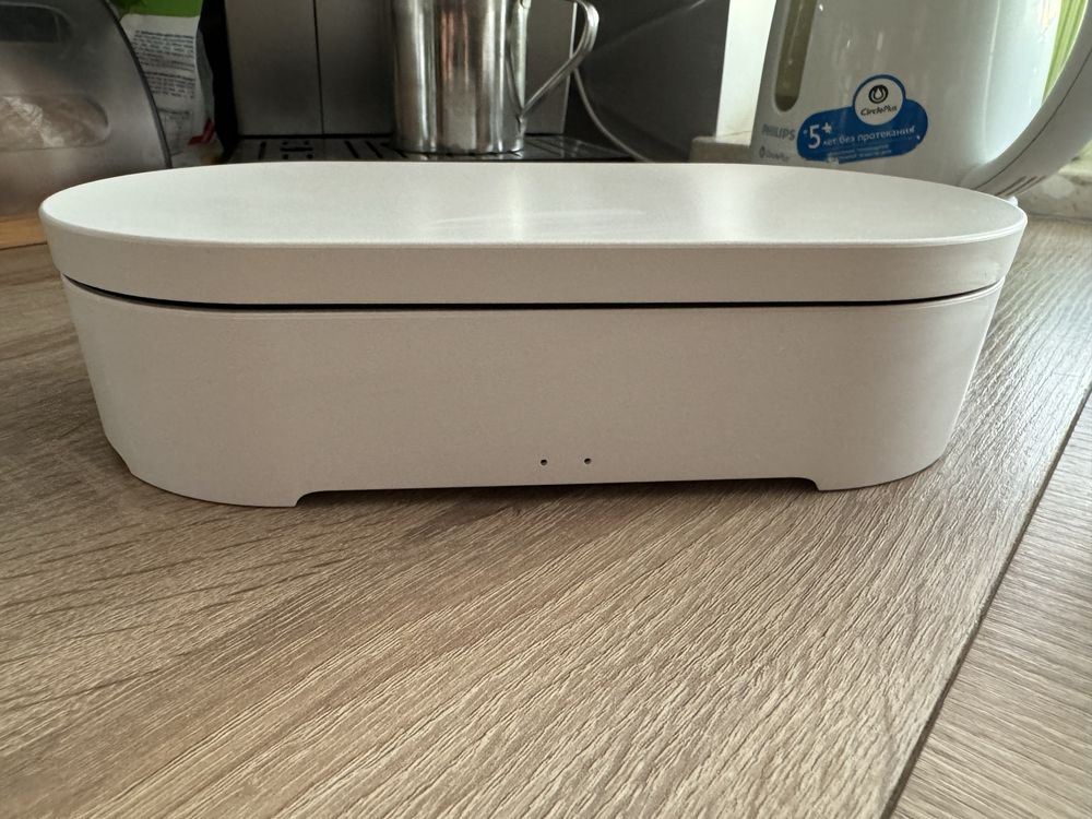 Ładowarka bezprzewodowa Oblio Box z dezynfekatorem UV Lexon