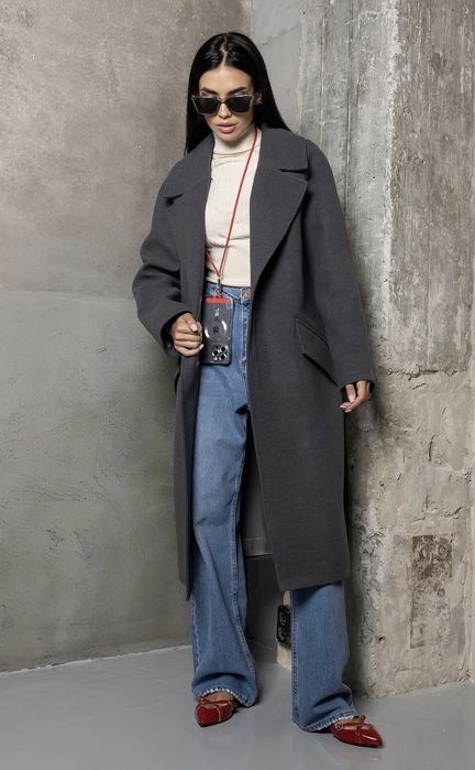 Сіре пальто із вовни