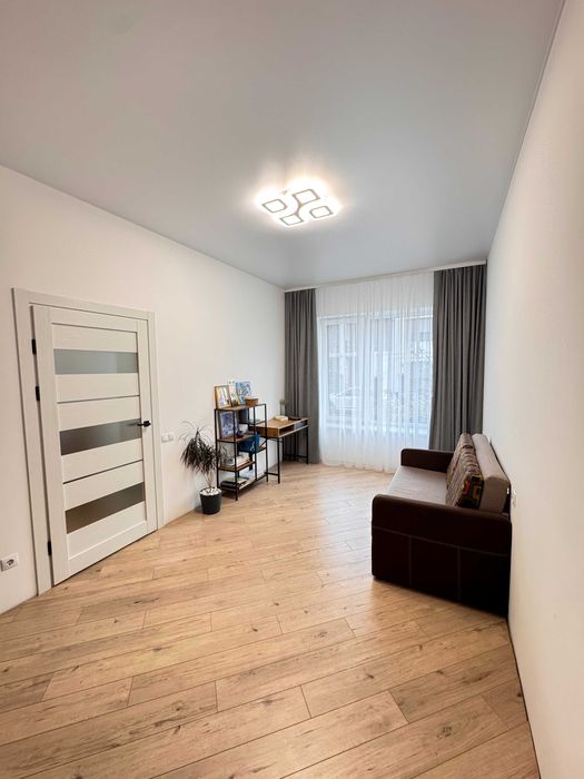 Сучасний котедж з ремонтом у районі Щасливого!