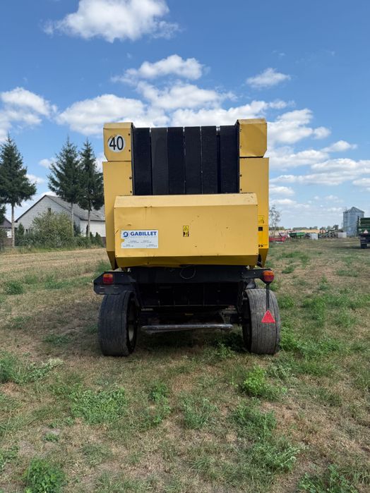 Prasa new holland BR750A