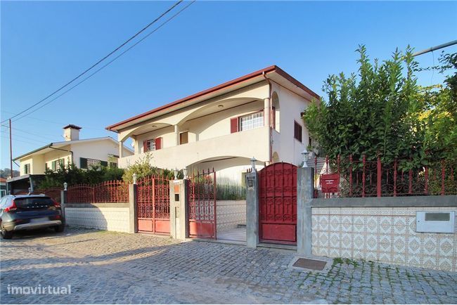 Moradia + Salão + Restaurante(Arrendado)