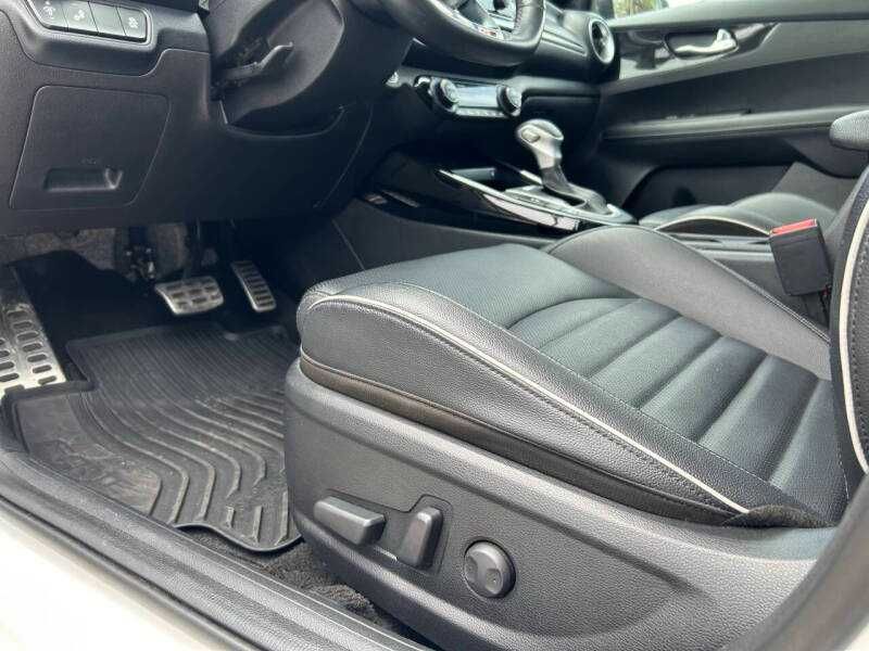 2022 Kia Forte GT Line