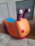 B.toys Żuczek Buggly jeździk dla malucha interaktywny ze schowkiem