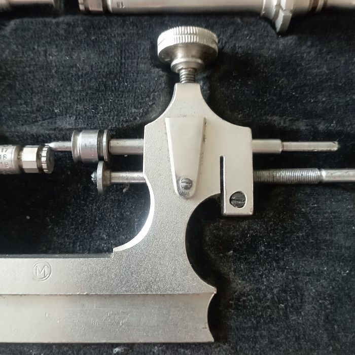 Антикварный часовой инструмент — центровой мини-станок (watchmaker’s t